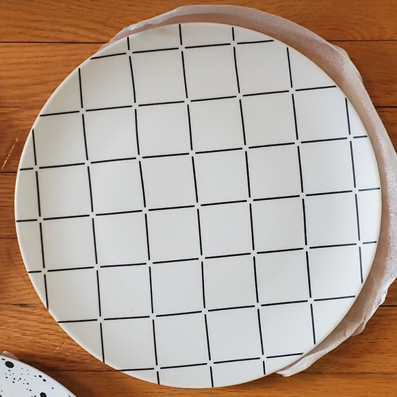 New in box decorative serving plates - Picture 3 of 4